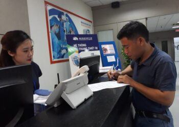 Phẫu thuật thay thủy tinh thể miễn phí cho khách hàng thân thiết Việt Sing