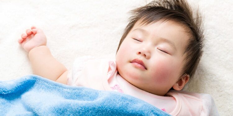 8 quy tắc giúp trẻ sơ sinh nằm điều hòa không lo bị ốm