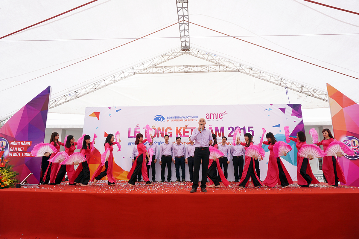 Tưng bừng kỷ niệm 1 năm thành lập Công ty Việt Sing